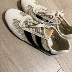 Vince Cream and Black Women's Sneakers